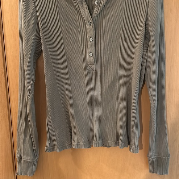 Aerie Women’s Road Trip Long Sleeve Henley Shirt Top Army Green Size Large - Picture 4 of 10